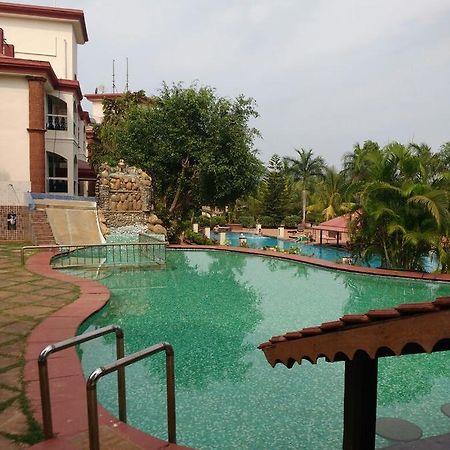 Hôtel Ocean Waves Sun Baga Extérieur photo